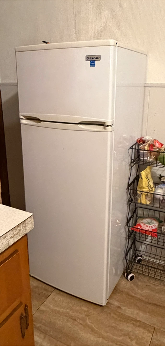Criterion White Top-Freezer Refrigerator - photo 2