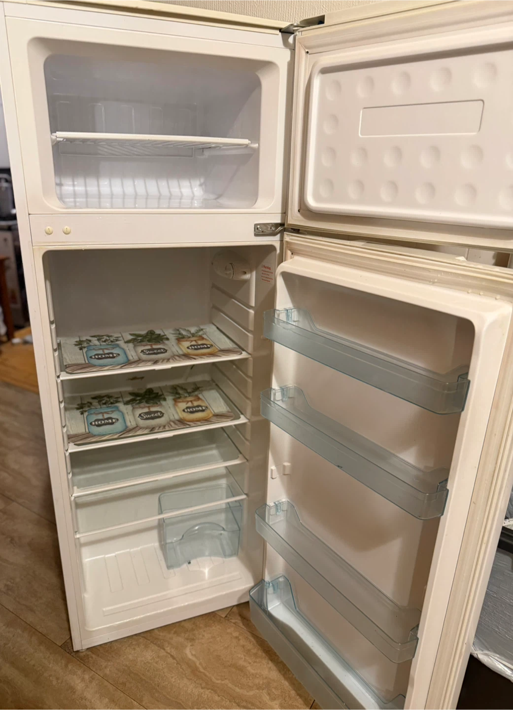 Criterion White Top-Freezer Refrigerator - photo 4