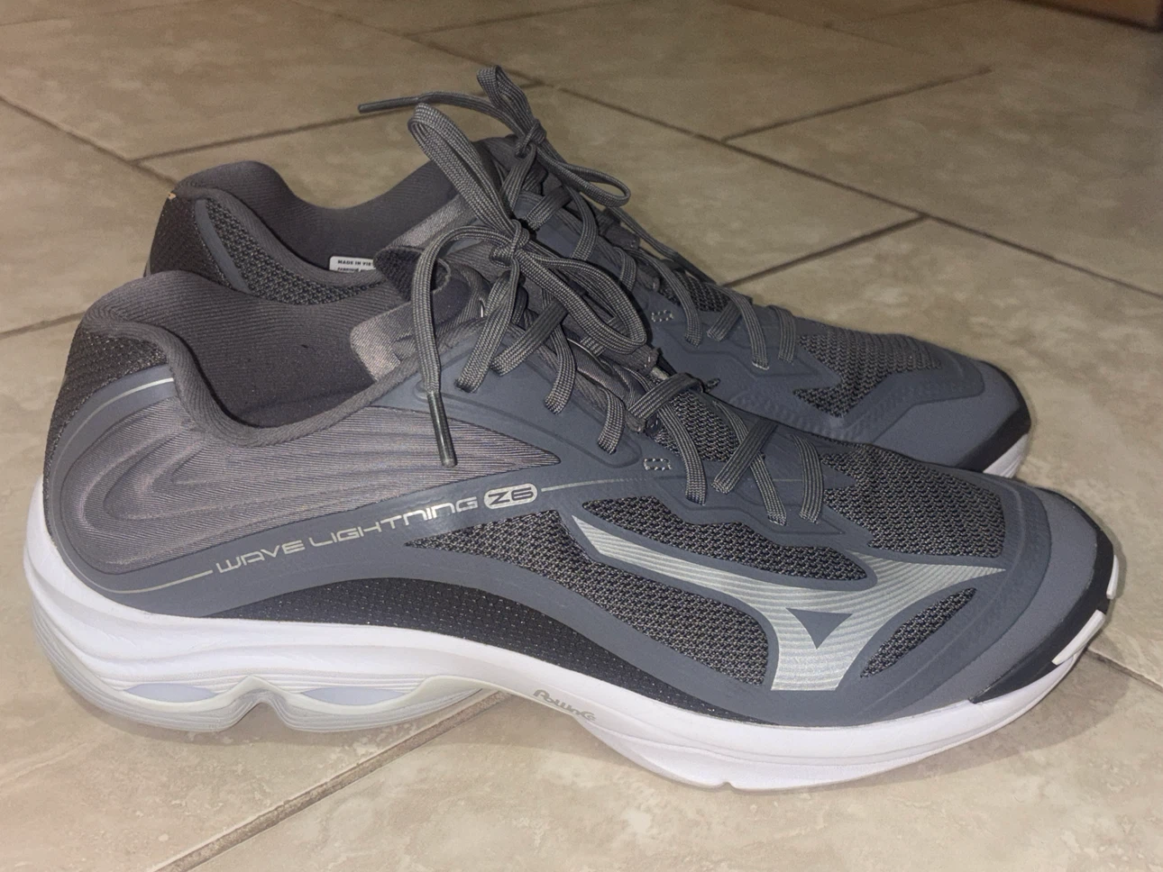 10.5 Mizuno Wave Lightning Z6 Shoes