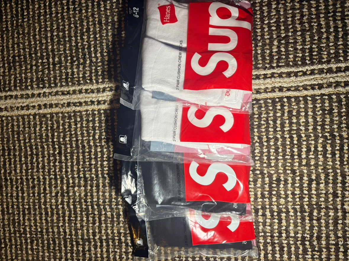 Supreme x Hanes Cushion Crew Socks
