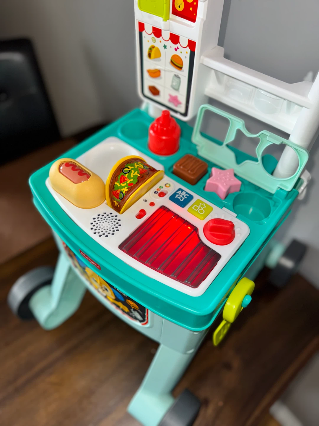 Fisher-Price Laugh & Learn Servin' Up Fun Food Truck