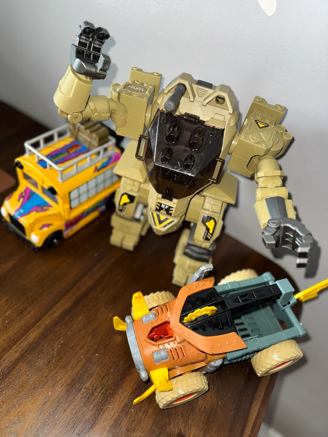 Sky Crew Toy Bus and Action Vehicle Set