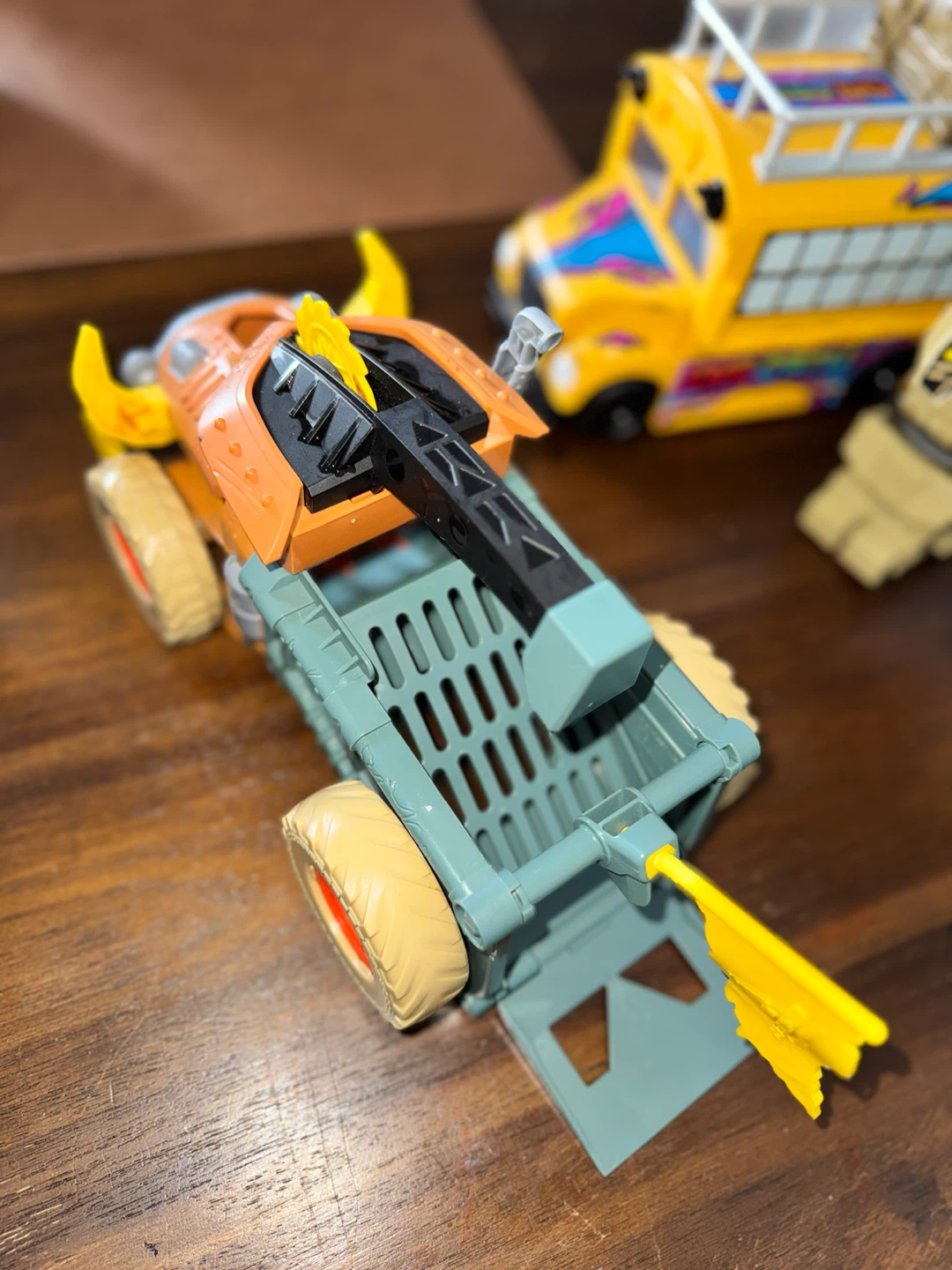 Sky Crew Toy Bus and Action Vehicle Set - photo 3