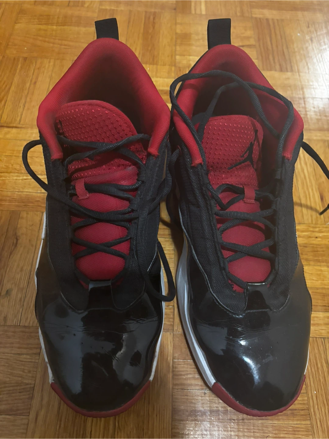 Jordan aura Basketball Shoes Black Red Size 12 - photo 3