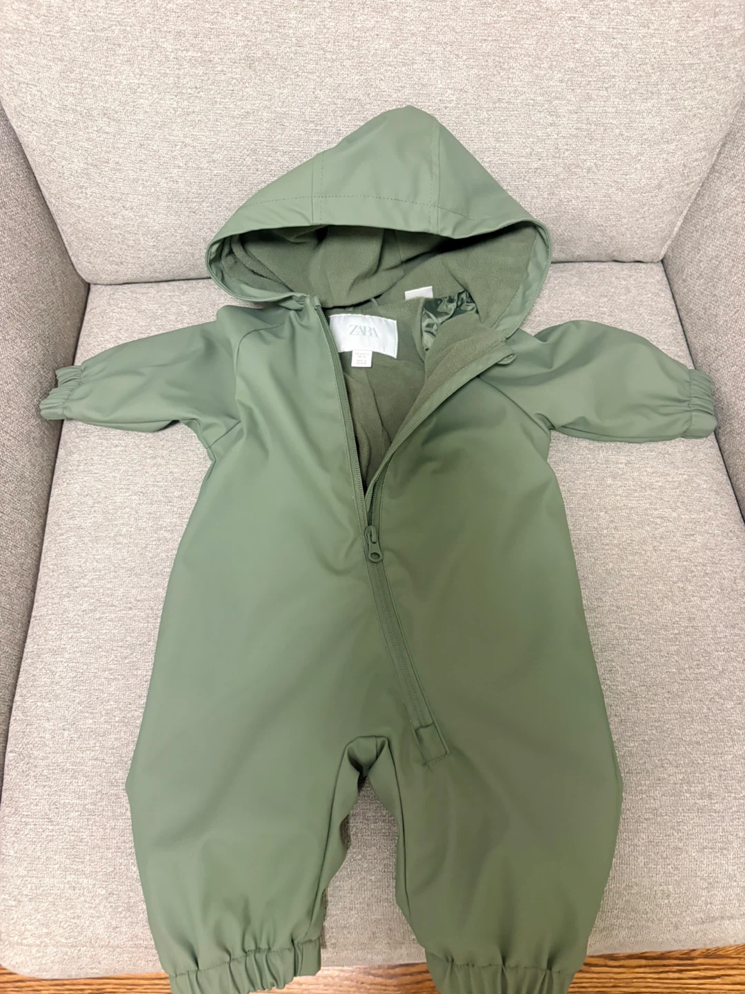 NEW Zara waterproof raincoat/ Jumpsuit - photo 2
