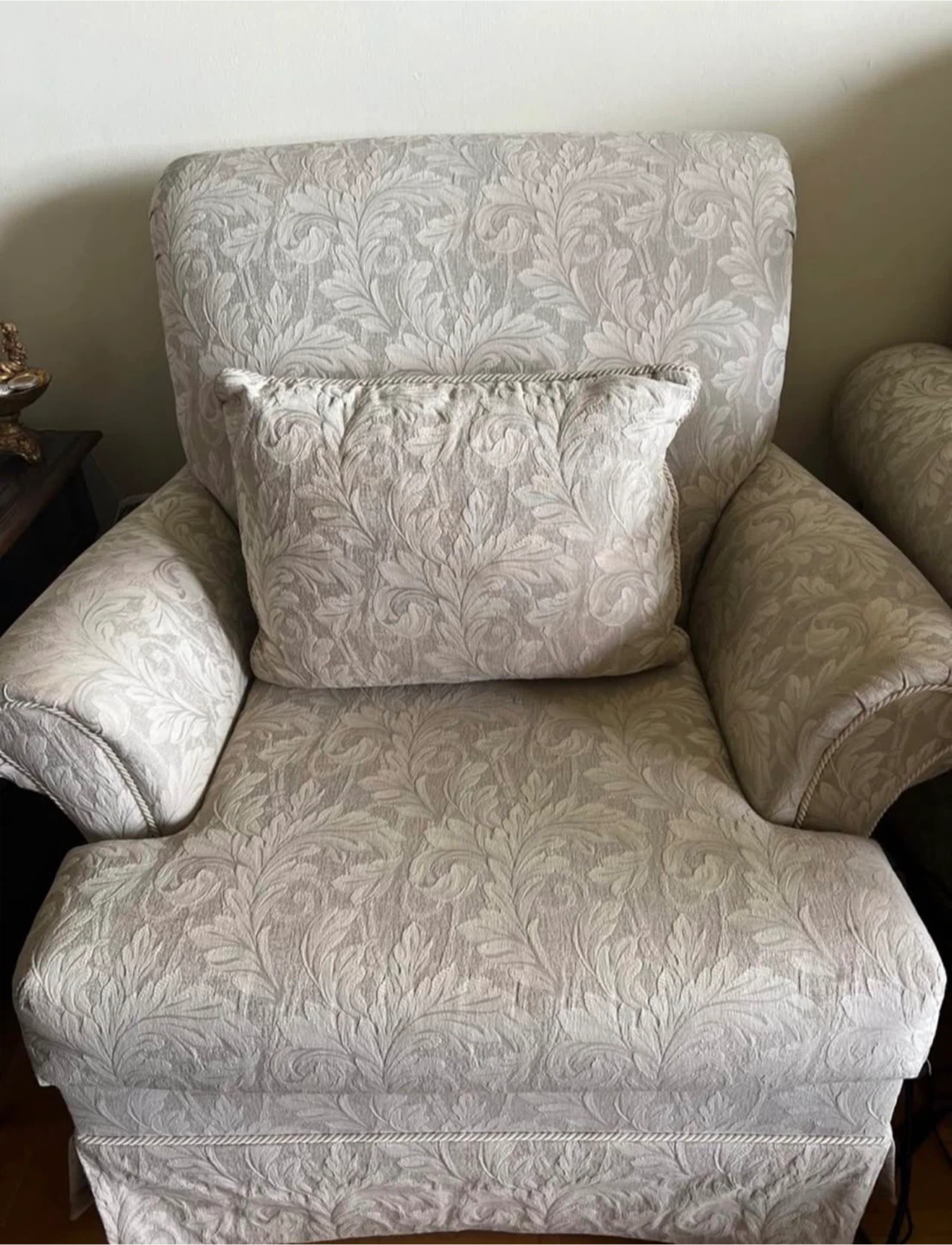 vintage traditional damask armchair - Super Comfortable & Strong