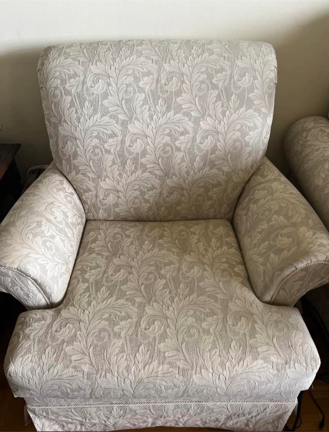 vintage traditional damask armchair - Super Comfortable & Strong - photo 2