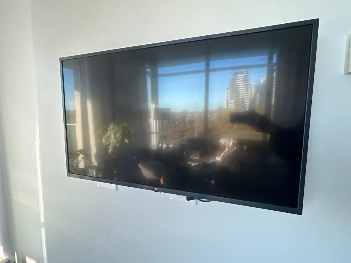 LG 43-inch 4K Smart TV - photo 3