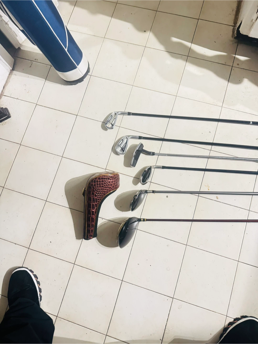 Golf bag full of club bars and balls - photo 2
