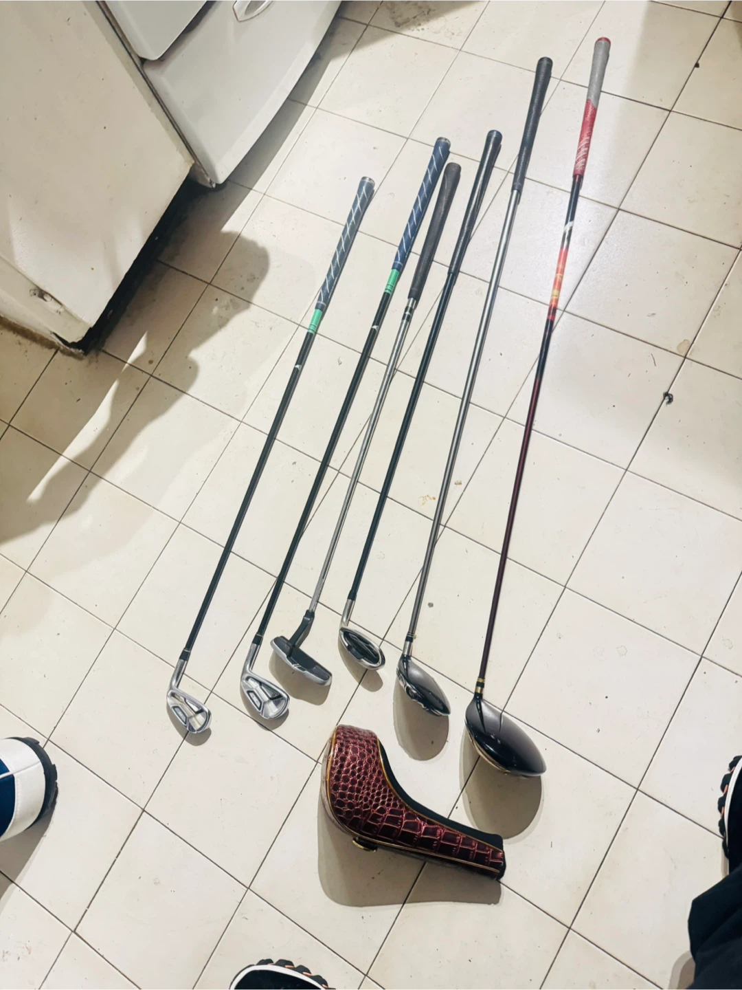 Golf bag full of club bars and balls - photo 3