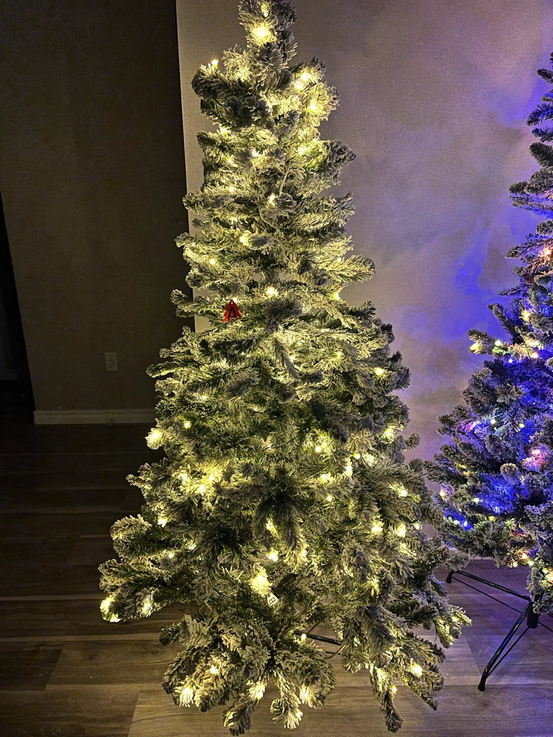 Pre-lit Flocked Christmas Trees - photo 2