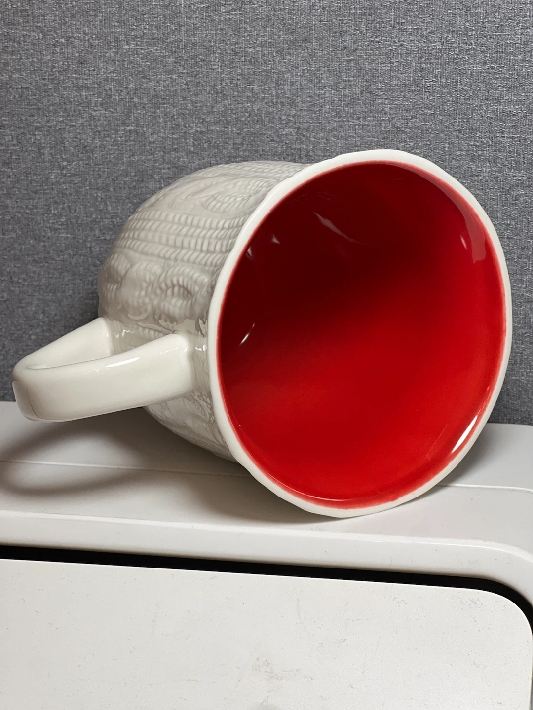 White Cable Knit Textured Ceramic Mug with Red Glazed Interior - photo 3