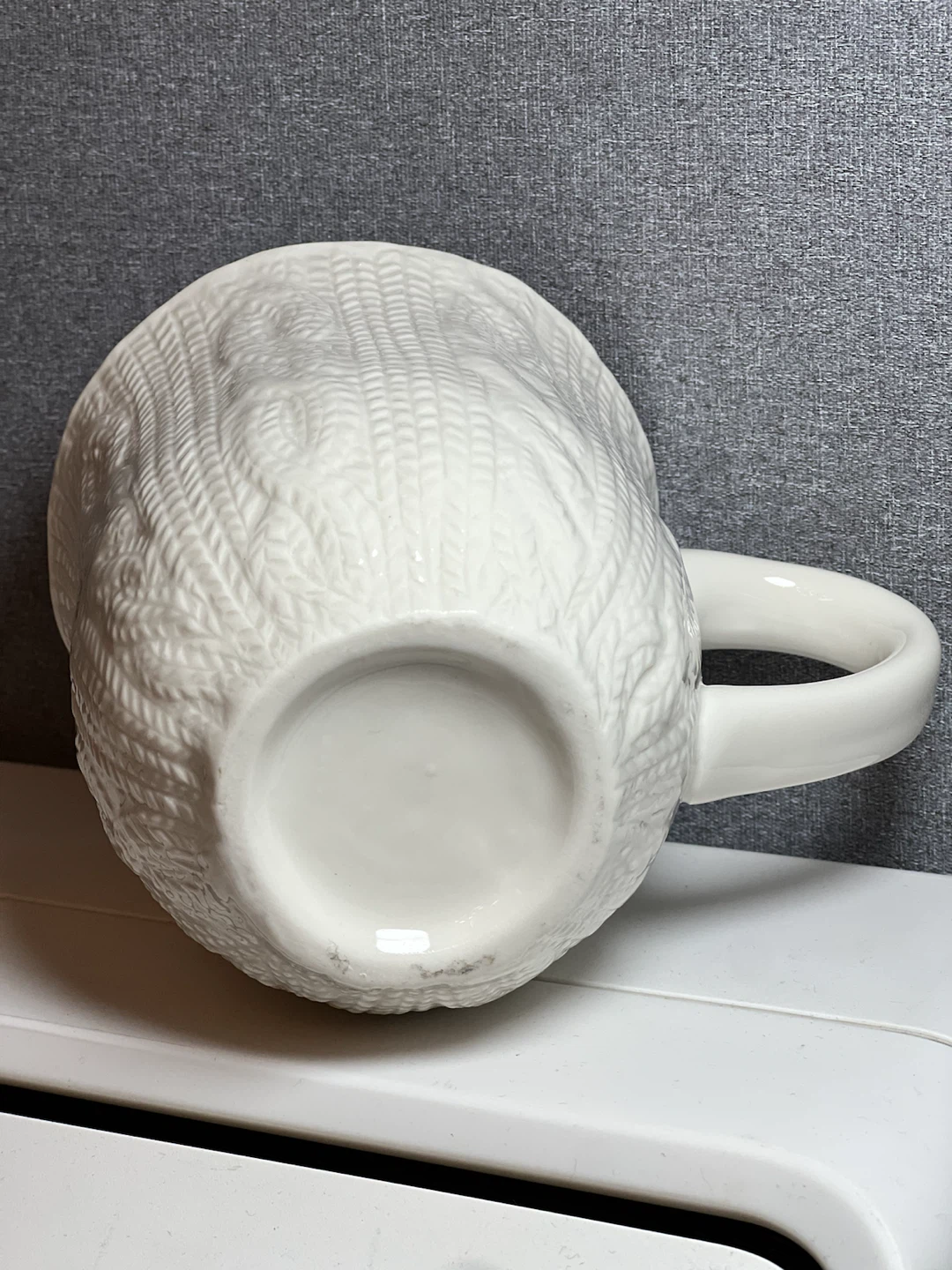 White Cable Knit Textured Ceramic Mug with Red Glazed Interior - photo 4