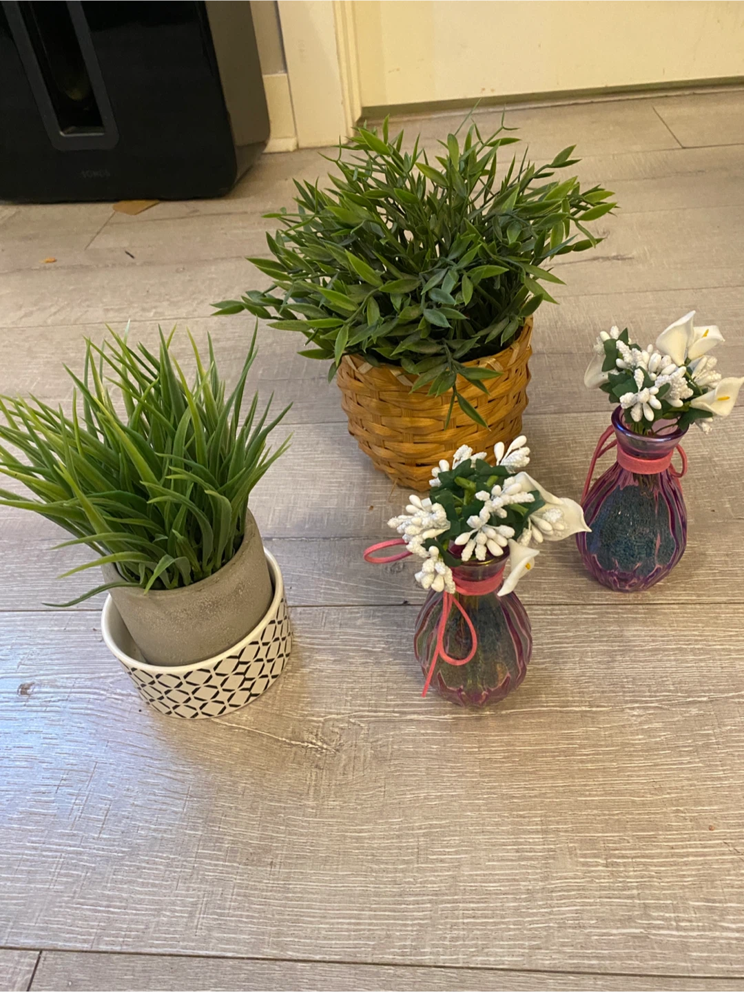 Assorted Artificial Plants and Floral Vases - photo 3