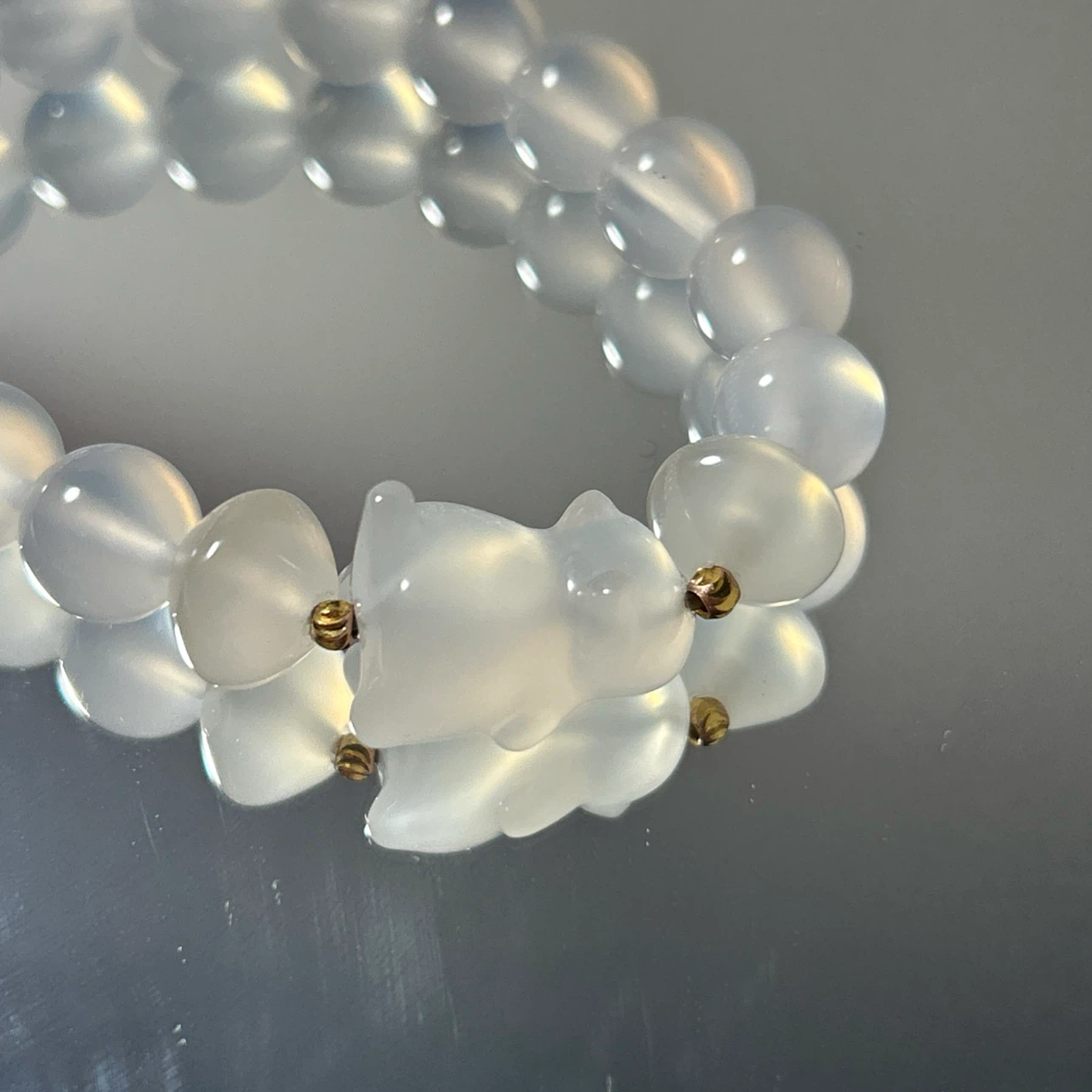 White Agate Bead Bracelet with Cat Charm - photo 3