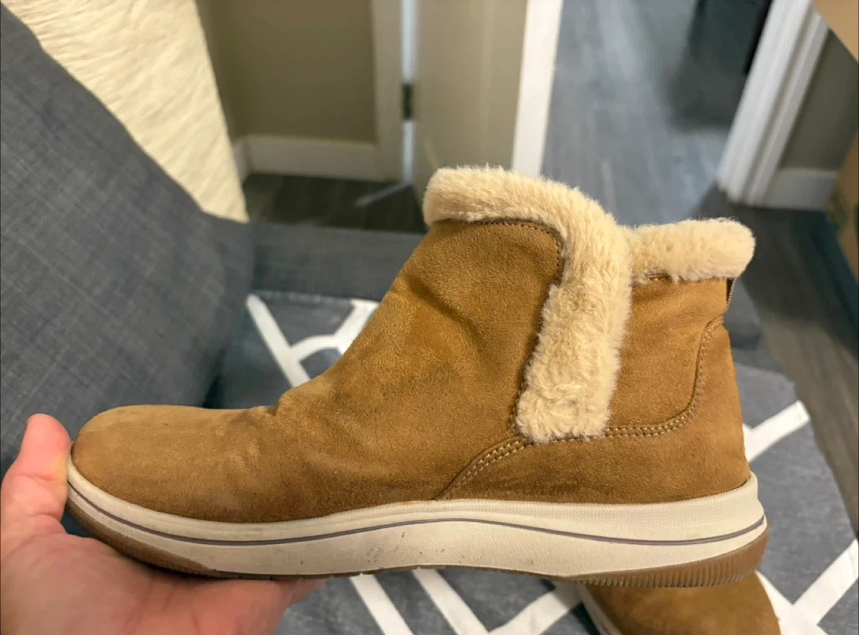 Clarks Tan Suede Fur-Lined Ankle Boots - photo 2
