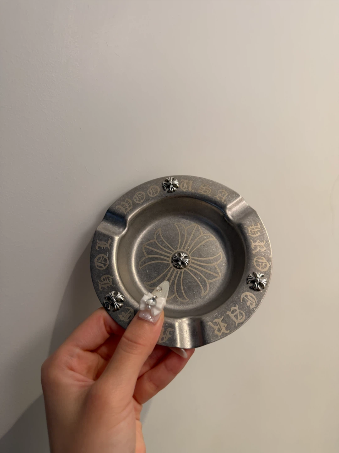 Ashtray with design