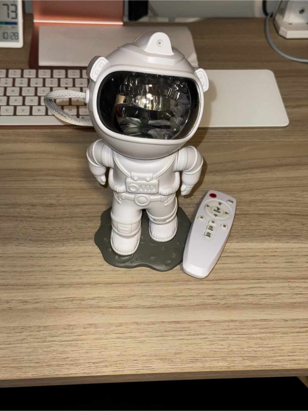 Astronaut Star Projector Lamp - photo 2