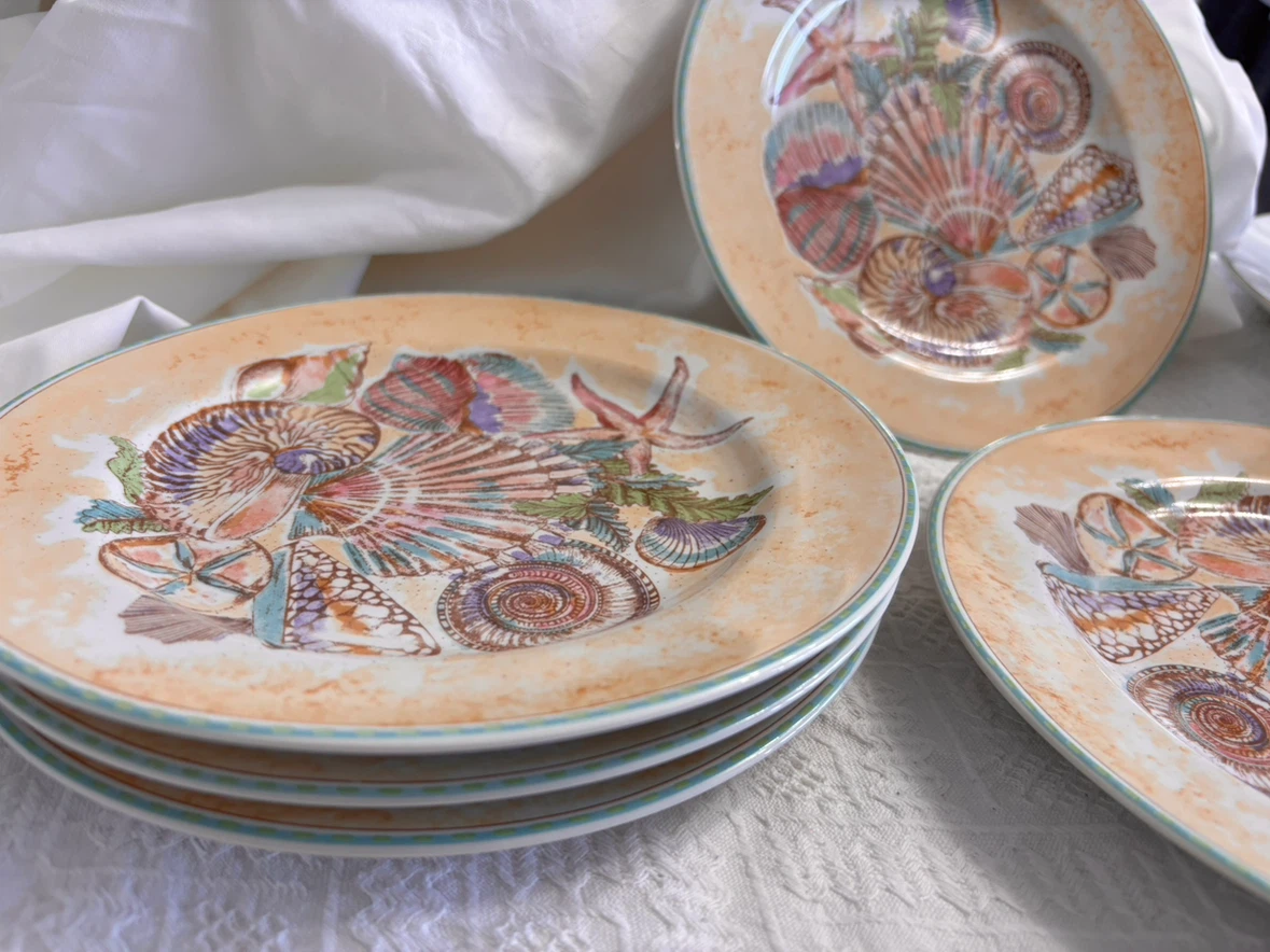 Set of 4 Seashell Pattern Ceramic Plates
