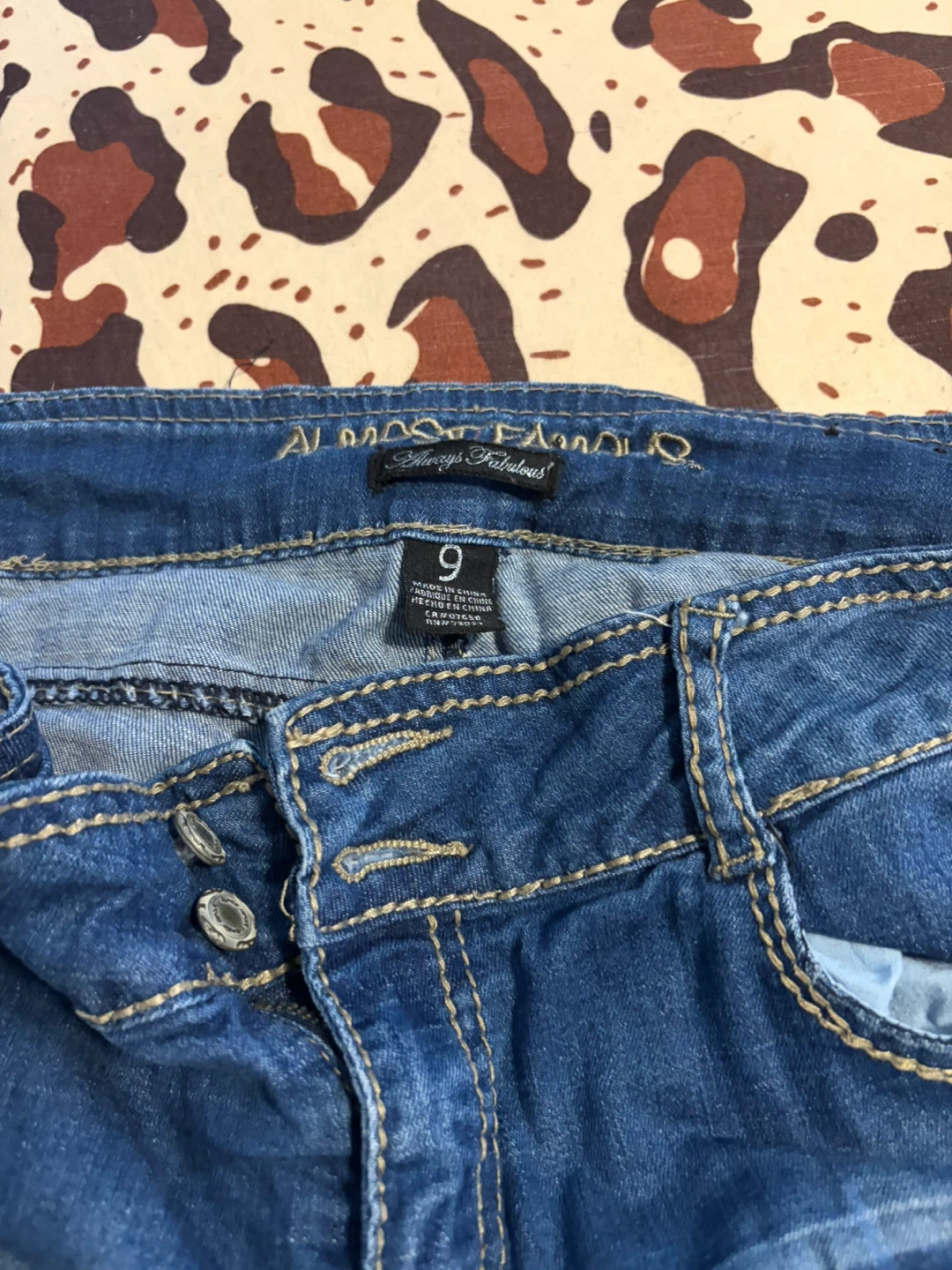 Almost Famous Jeans Size 9 - photo 2