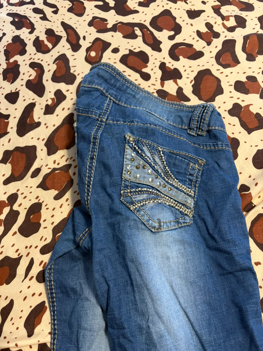 Almost Famous Jeans Size 9 - photo 3