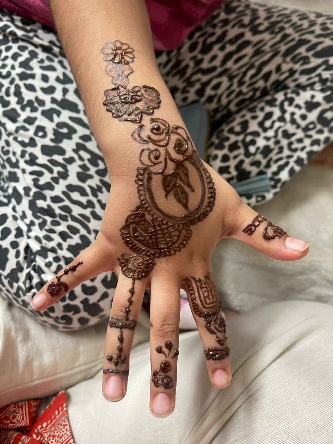 henna artist - photo 3