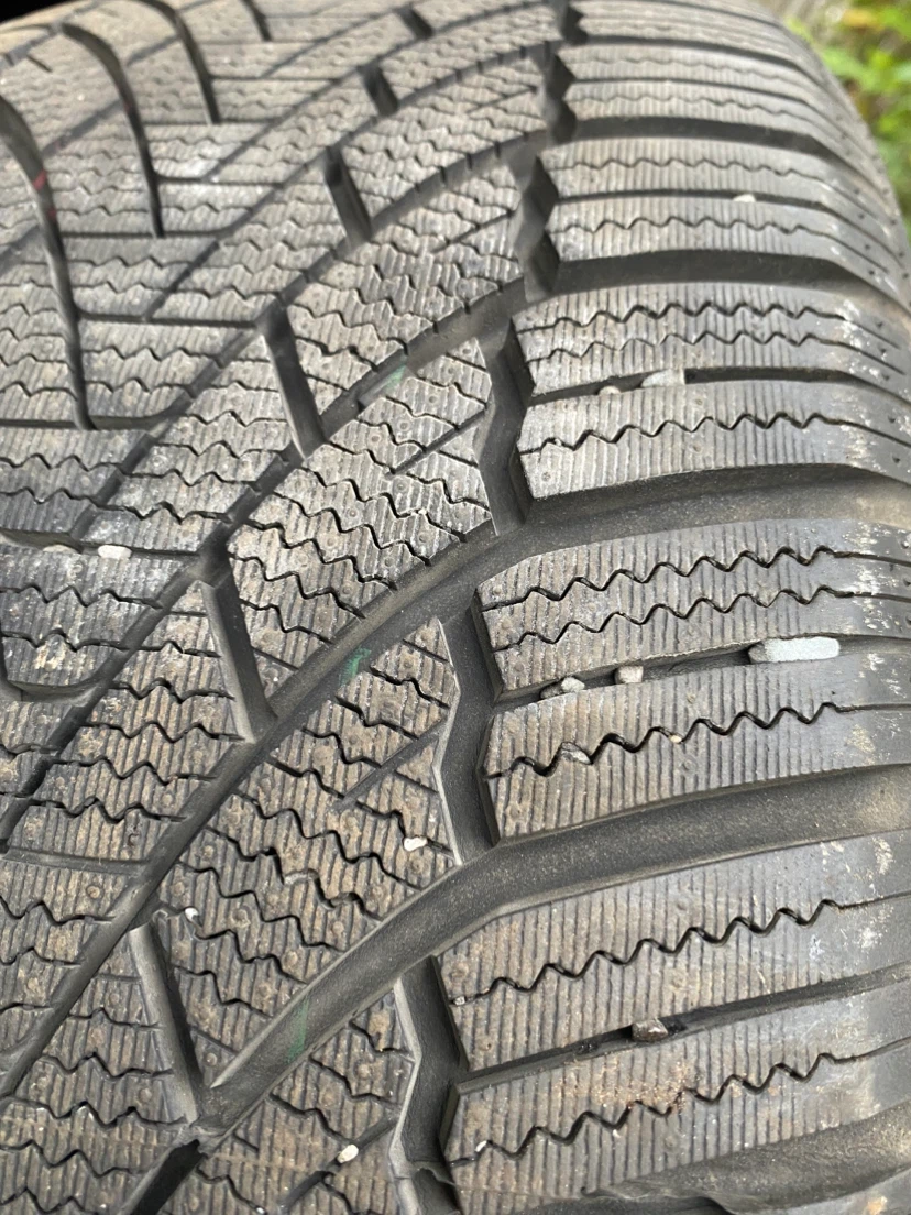 3 Snowgripper Tires 225/40R19