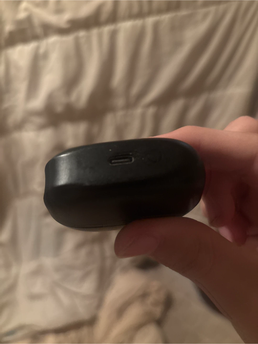 Black wireless earbuds with charging case - photo 2