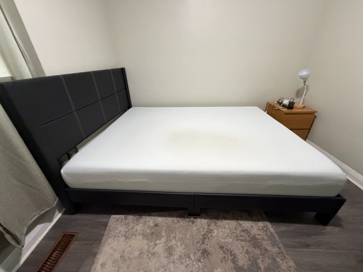 Queen-size Mattress plus Wooden Bed - photo 5