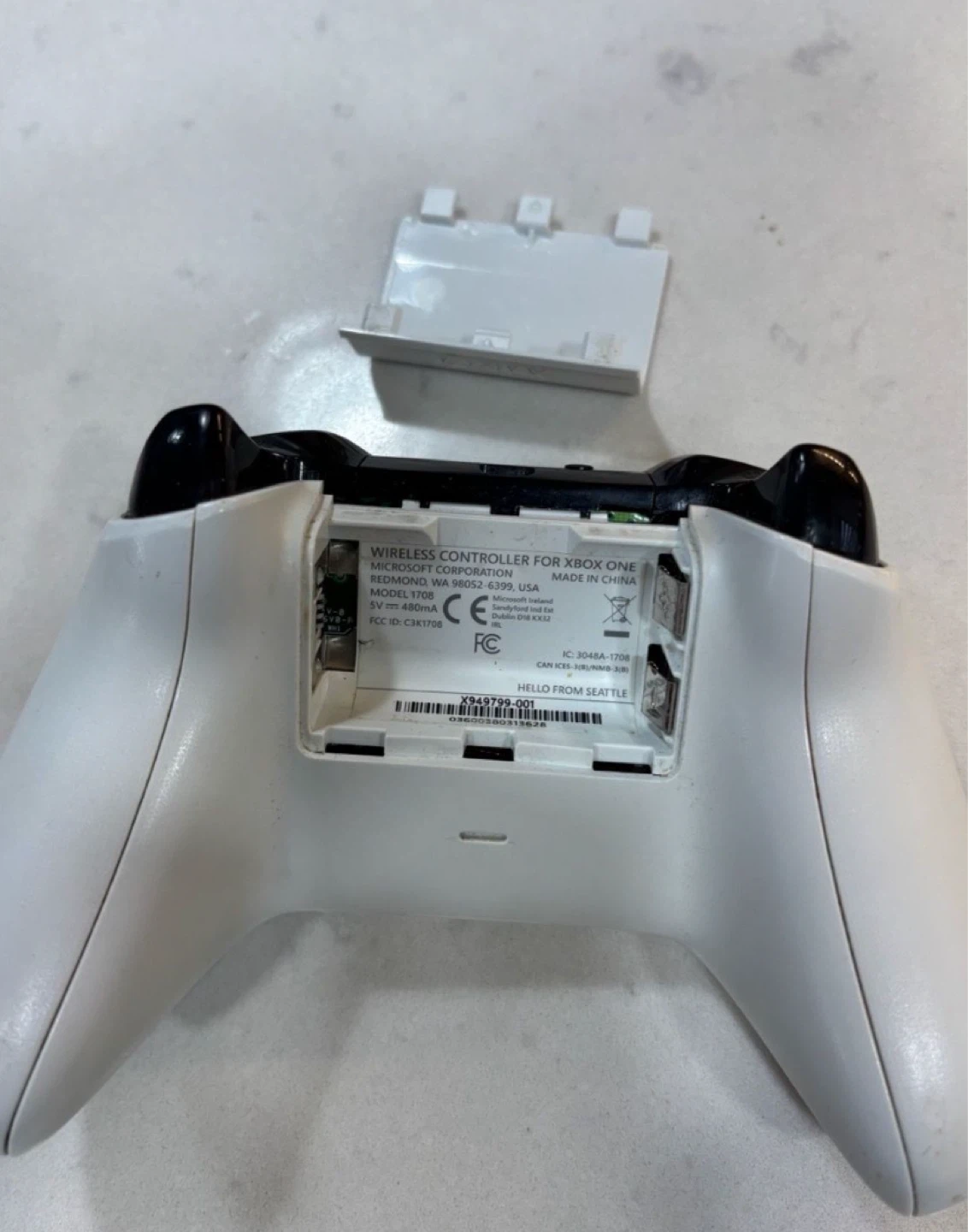 Microsoft Xbox One Wireless Controller Model 1708 - photo 3