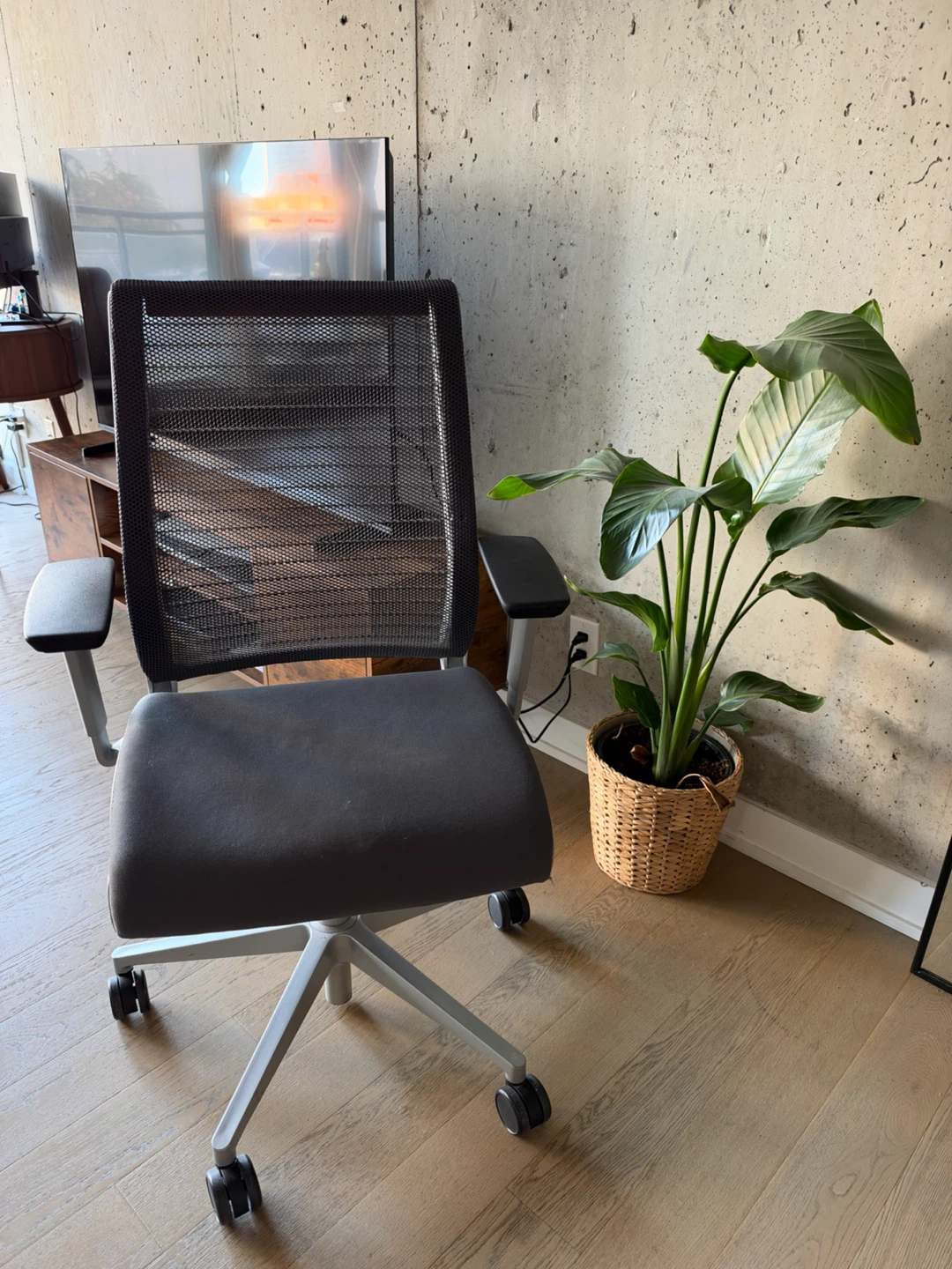 Steelcase Think V1 Office Chair