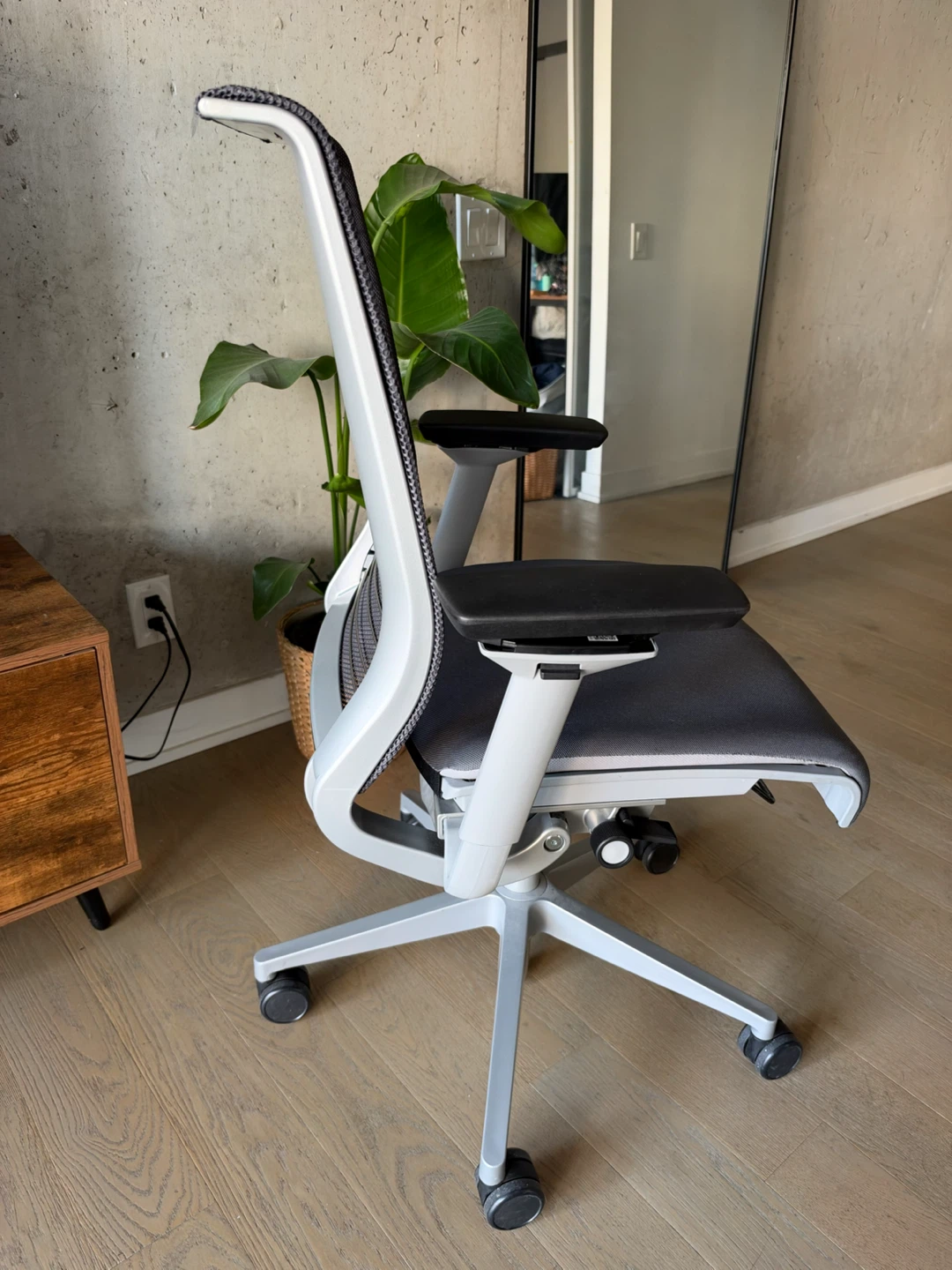 Steelcase Think V1 Office Chair - photo 3