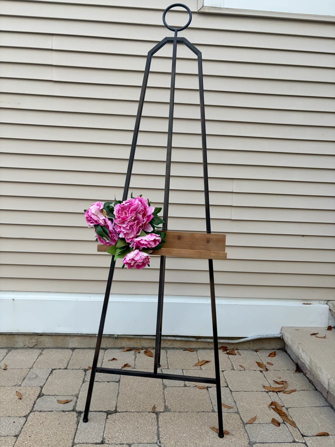 BLACK METAL & WOOD EASEL