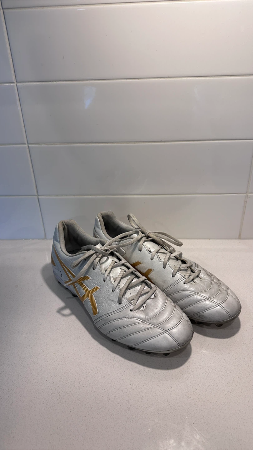 Asics Soccer ds light pro ag Size US 9 artificial grass