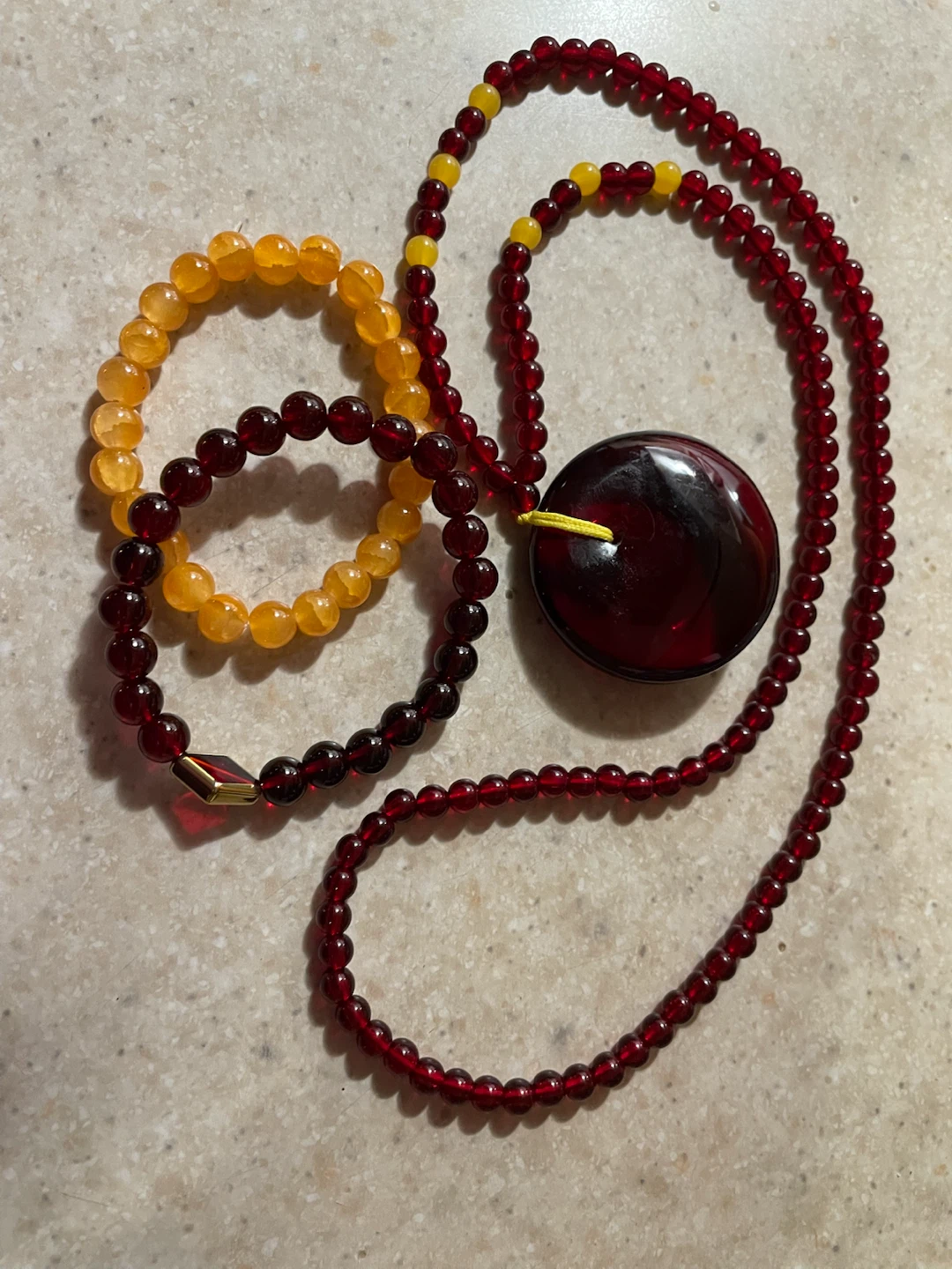 Set of amber jewellery necklace and bracelets - photo 2