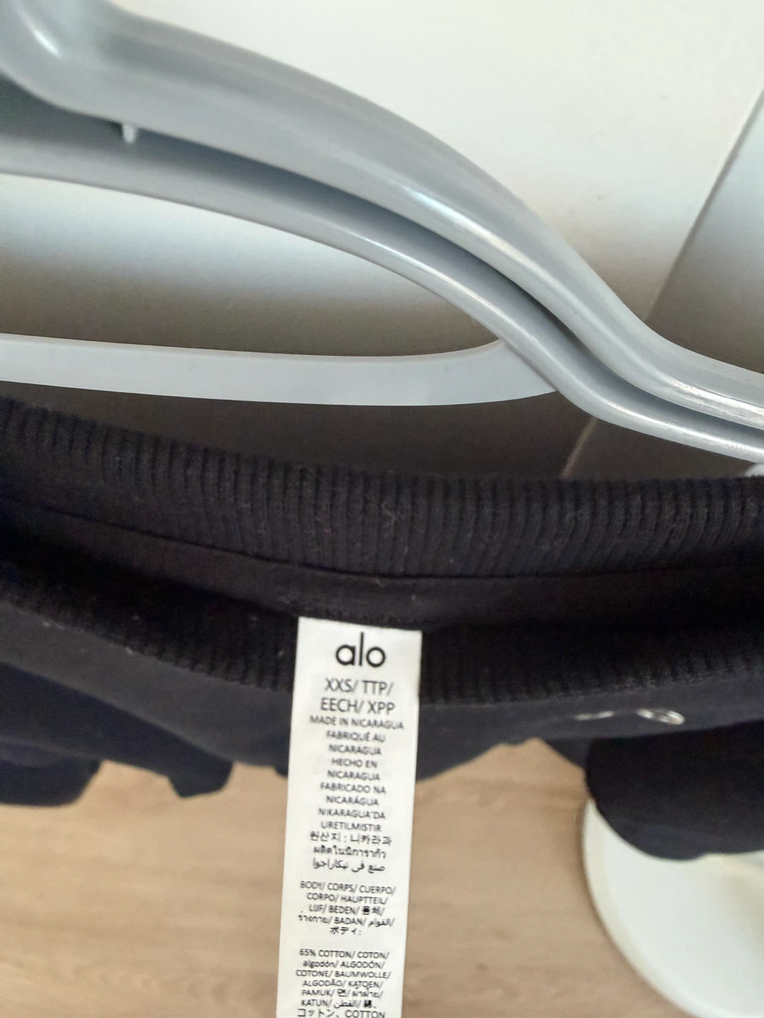 Alo Yoga Black Cropped Sweatshirt - photo 2