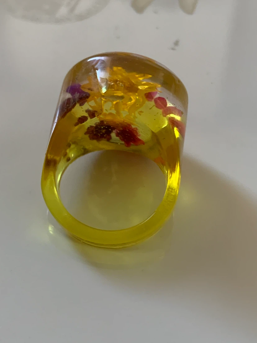 Yellow Resin Ring with Dried Flowers - photo 2