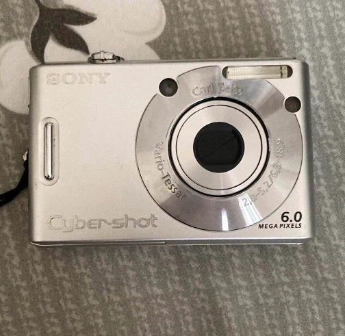 Sony Cyber-shot DSC W30 6.0 Megapixel Digital Camera