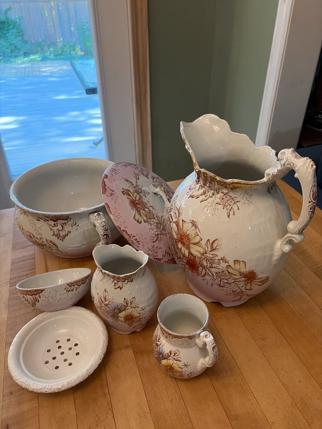 Vintage Floral Wash Basin and Pitcher Set