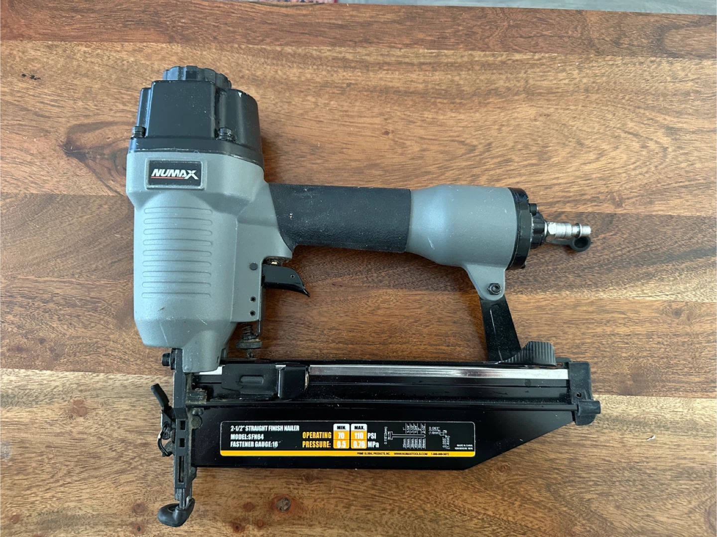 Numax 2-1/2 inch Straight Finish Nailer