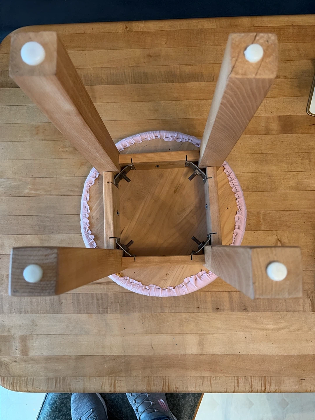 Pink fabric vanity stool and cover - photo 3