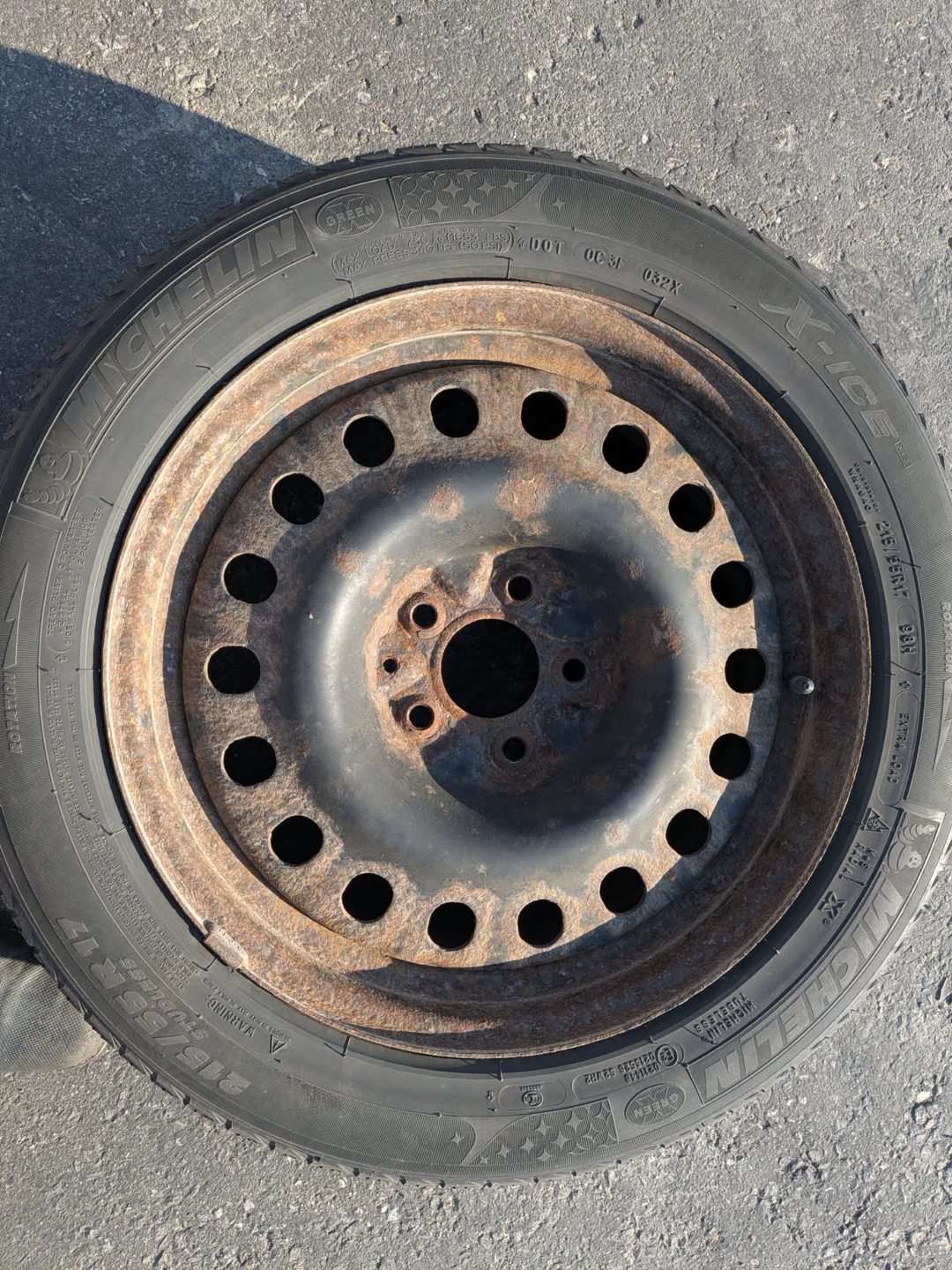 Michelin X-Ice Winter Tire 215/55R17 - photo 2