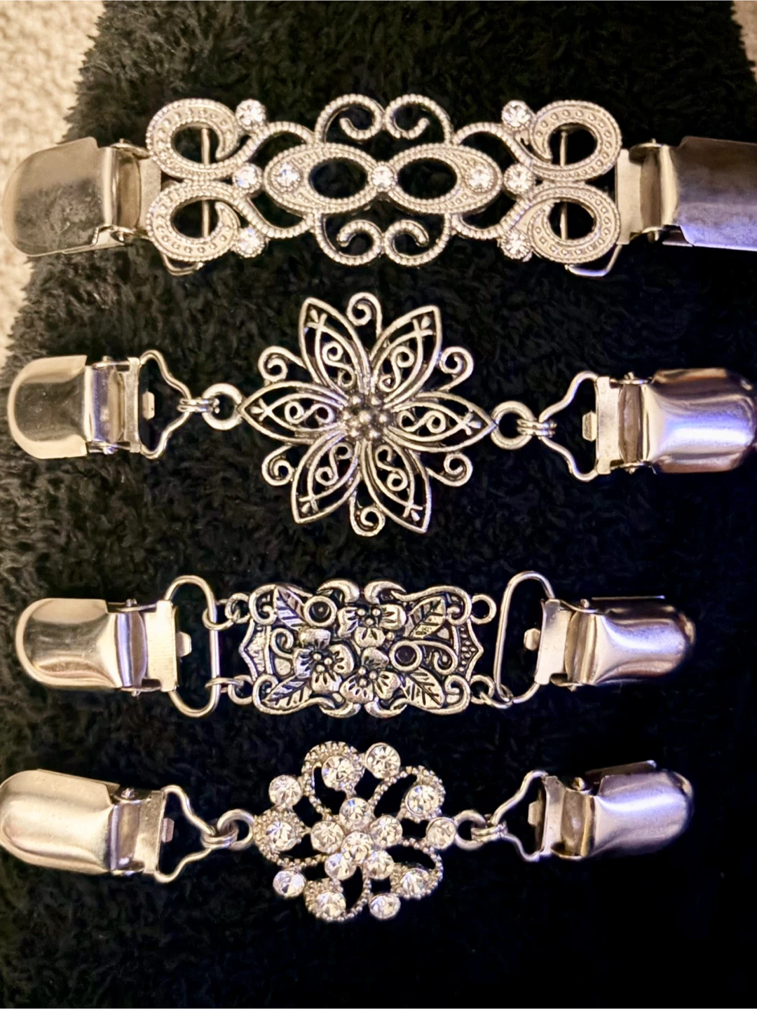 Set of 4 vintage-style cardigan clips
