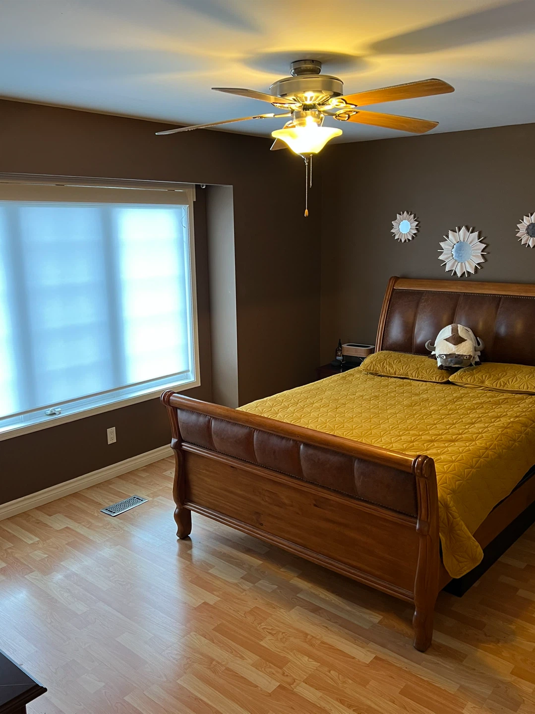 2 Rooms in Upper Level Argentia/Tenth Line/Derry Move November 1