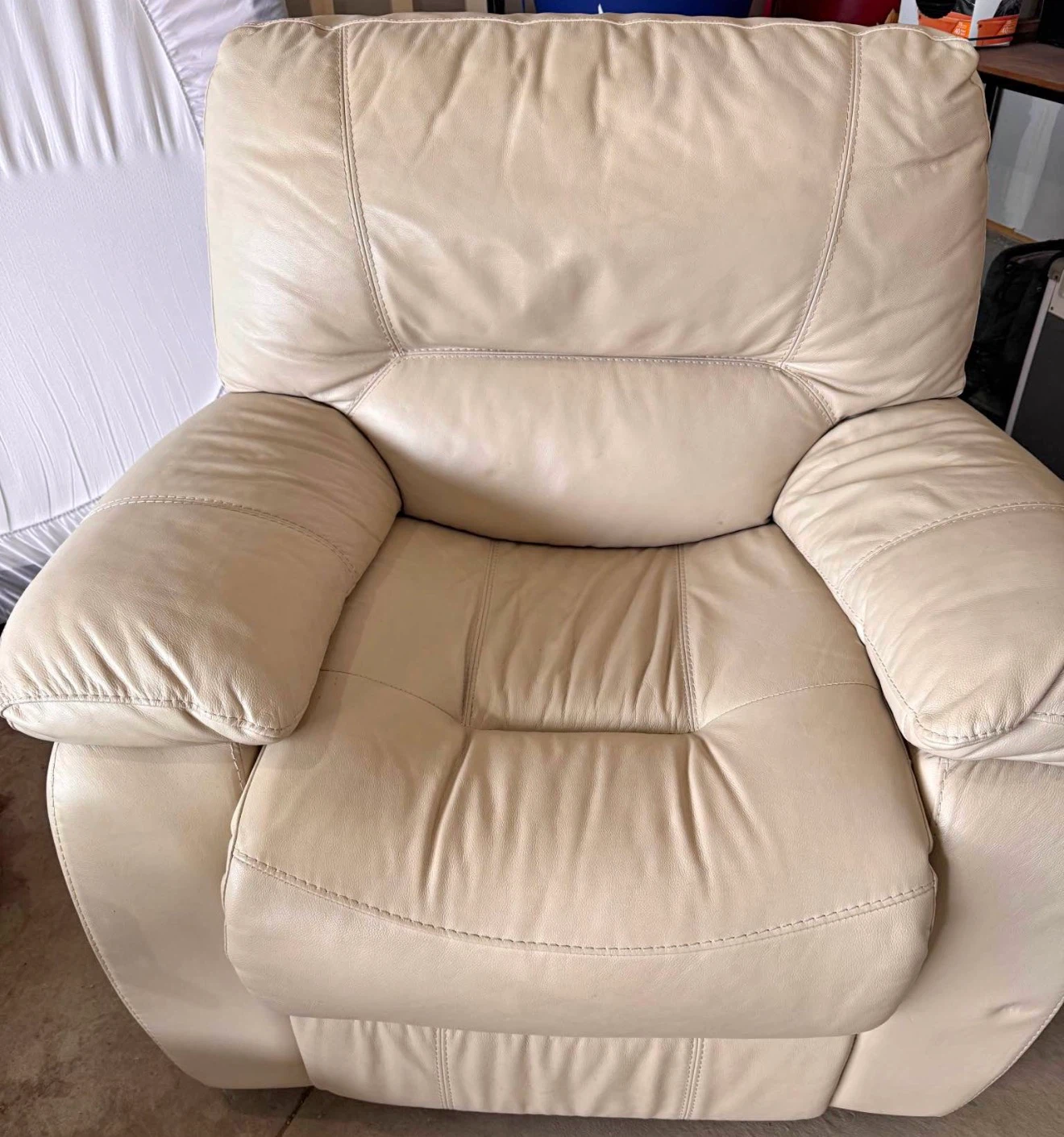Beige Leather Recliner Armchair - photo 3