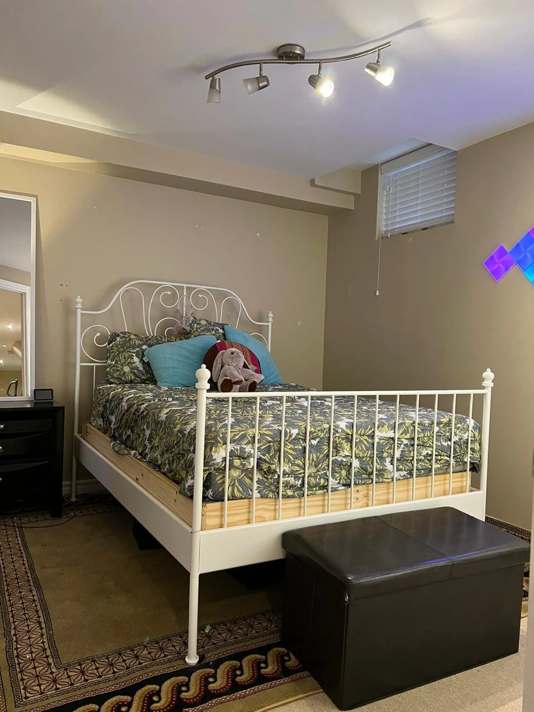 1 Bedroom Basement Argentia/Tenth Line/Derry November 1st - photo 2