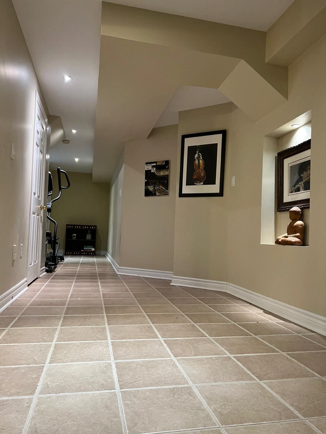 1 Bedroom Basement Argentia/Tenth Line/Derry November 1st - photo 4