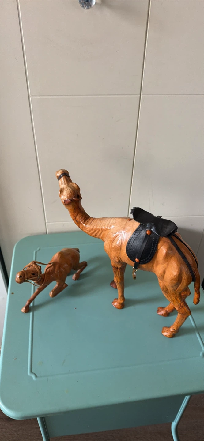 Vintage leather camel figurines - photo 2