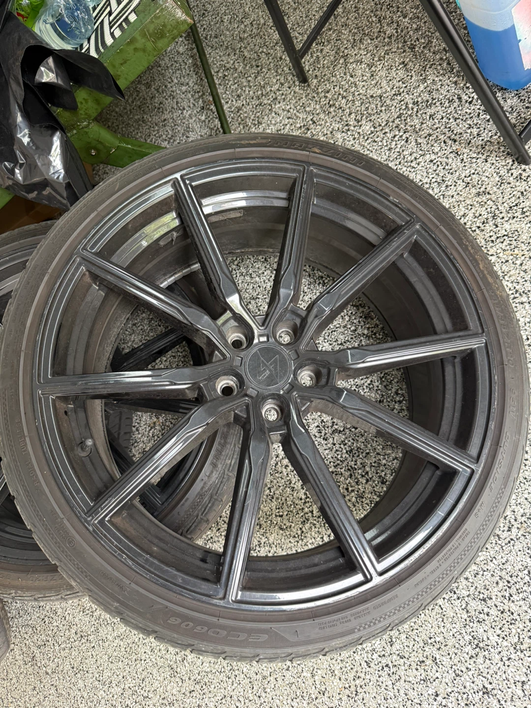 Mazzini 245/35ZR20 Tires with Alloy Wheels