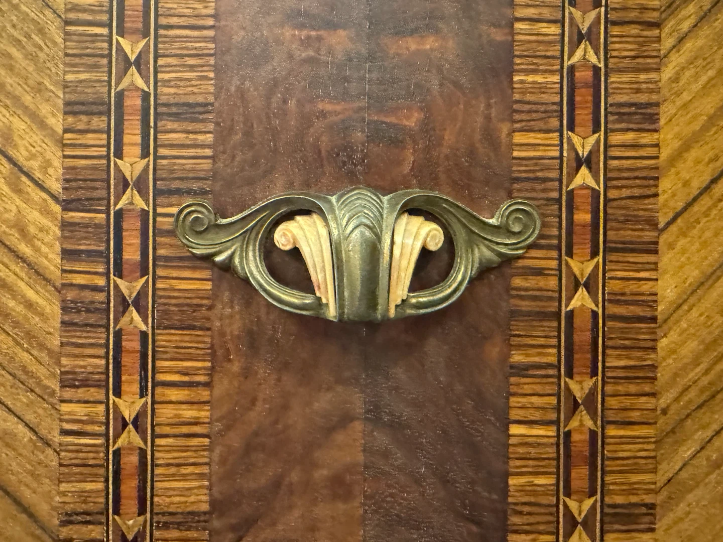 Vintage 1930’s Art Deco Wardrobe - photo 5